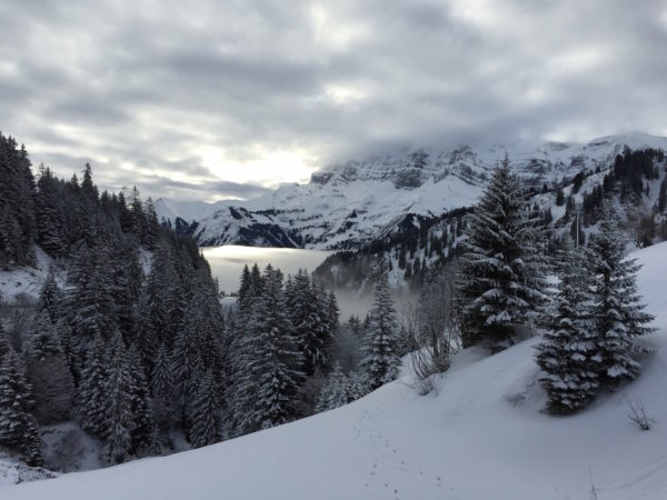 Schnee auf dem Liftsessel oder das Beste im Leben geben